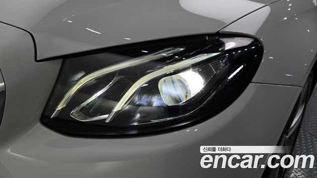 Mercedes-Benz E-Class E200 Avantgarde