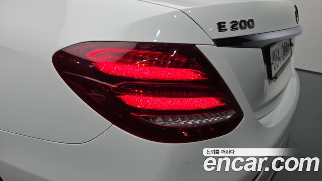 Mercedes-Benz E-Class E200 Avantgarde