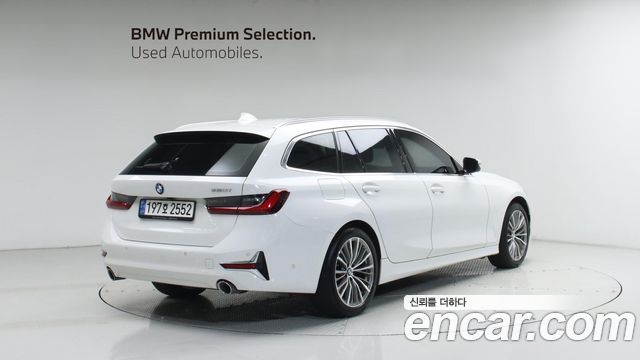 BMW 3-Series 320i Touring Luxury