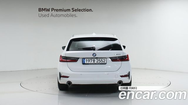 BMW 3-Series 320i Touring Luxury
