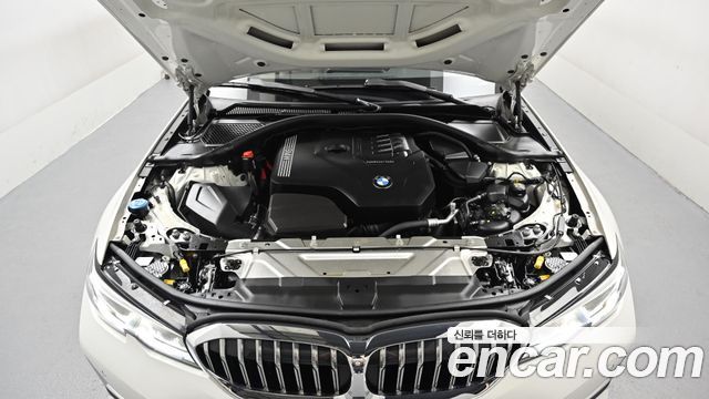 BMW 3-Series 320i Touring Luxury