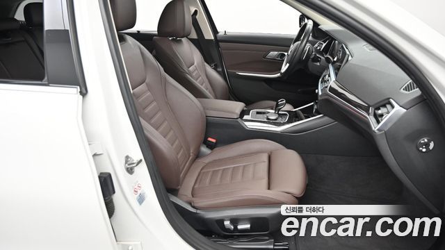 BMW 3-Series 320i Touring Luxury