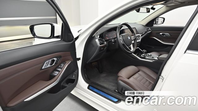 BMW 3-Series 320i Touring Luxury