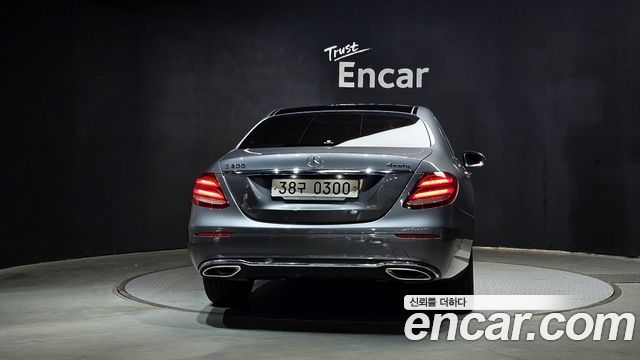 Mercedes-Benz E-Class E300 4MATIC Avnatgarde