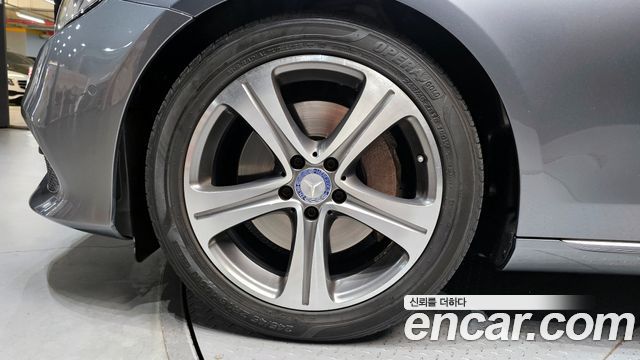 Mercedes-Benz E-Class E300 4MATIC Avnatgarde