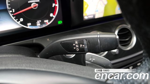 Mercedes-Benz E-Class E300 4MATIC Avnatgarde