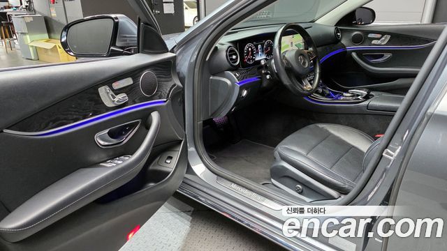 Mercedes-Benz E-Class E300 4MATIC Avnatgarde