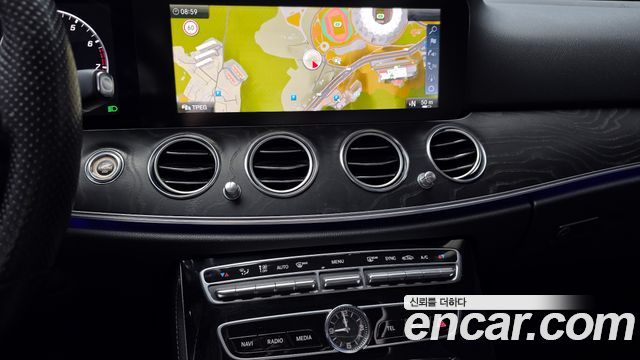 Mercedes-Benz E-Class E300 4MATIC Avnatgarde