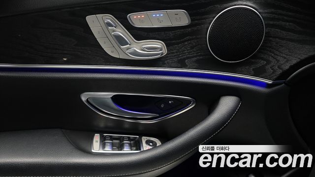 Mercedes-Benz E-Class E300 4MATIC Avnatgarde
