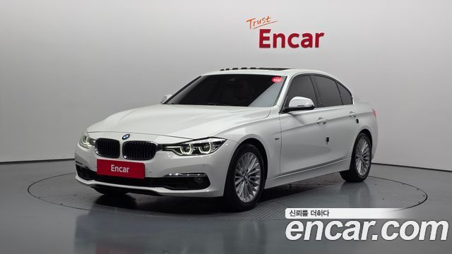 BMW 3-Series 320i Luxury