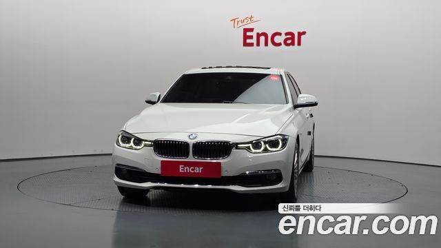 BMW 3-Series 320i Luxury