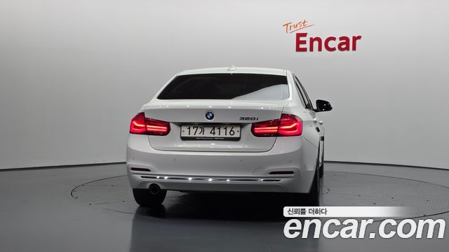 BMW 3-Series 320i Luxury