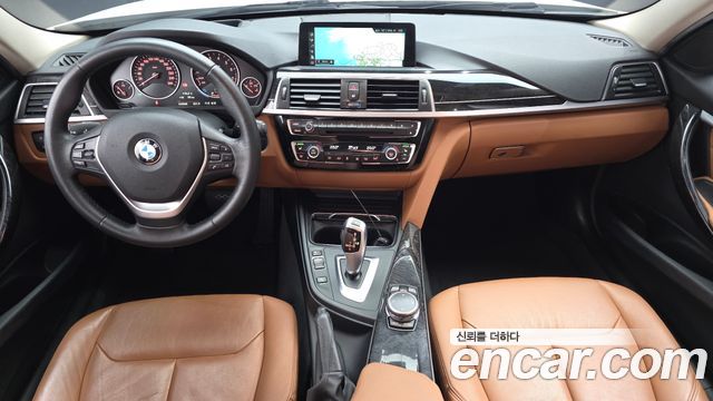 BMW 3-Series 320i Luxury