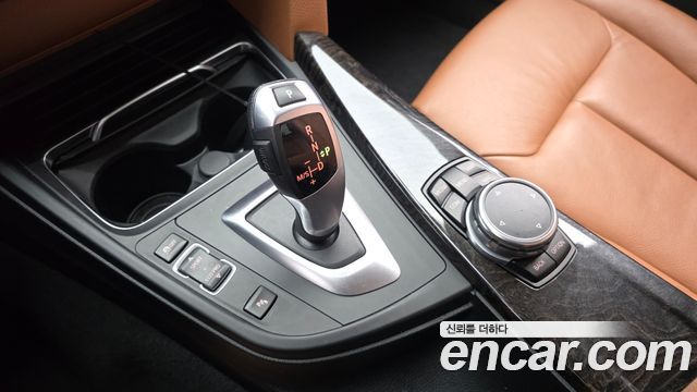 BMW 3-Series 320i Luxury