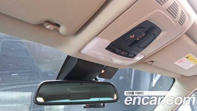 BMW 3-Series 320i Luxury