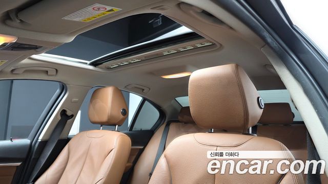 BMW 3-Series 320i Luxury