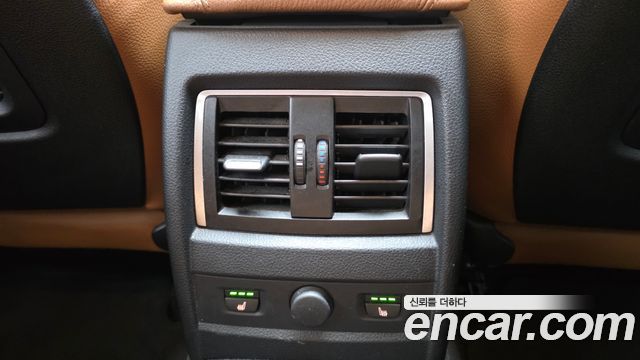 BMW 3-Series 320i Luxury