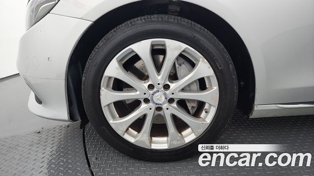 Mercedes-Benz E-Class E220d Exclusive