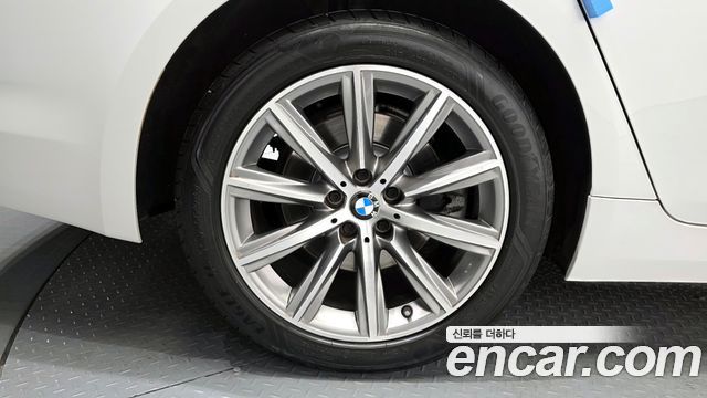 BMW 5-Series 520i Luxury