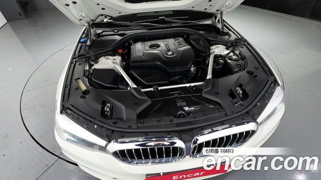 BMW 5-Series 520i Luxury