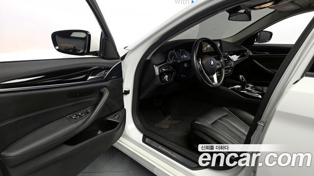 BMW 5-Series 520i Luxury