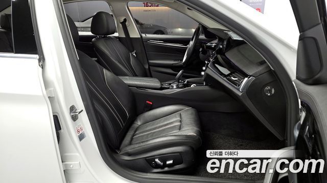 BMW 5-Series 520i Luxury