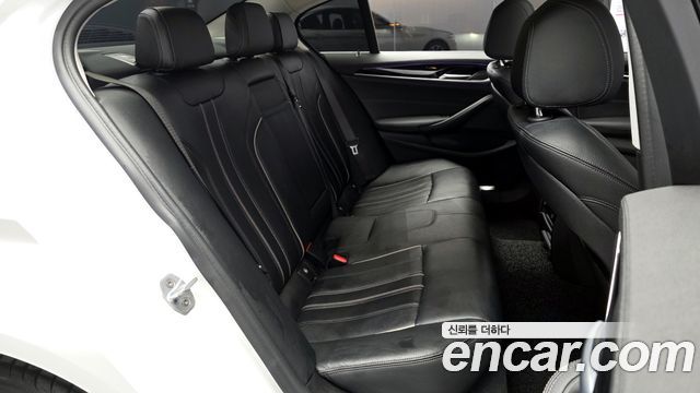 BMW 5-Series 520i Luxury