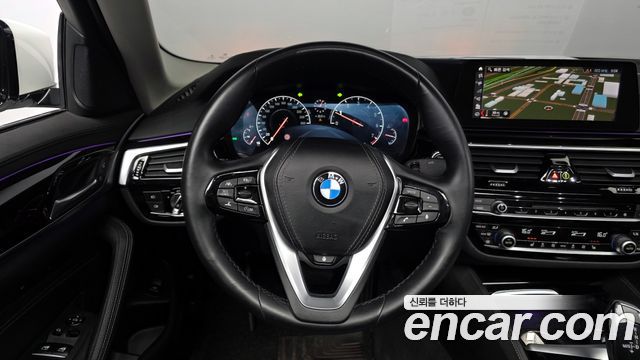 BMW 5-Series 520i Luxury