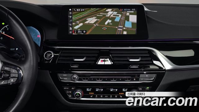 BMW 5-Series 520i Luxury