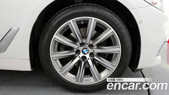 BMW 5-Series 520i Luxury