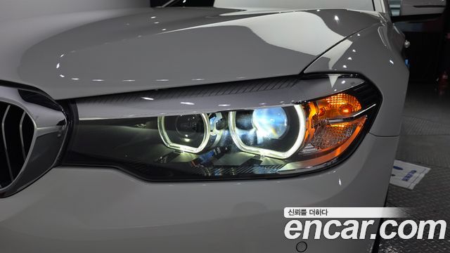 BMW 5-Series 520i Luxury