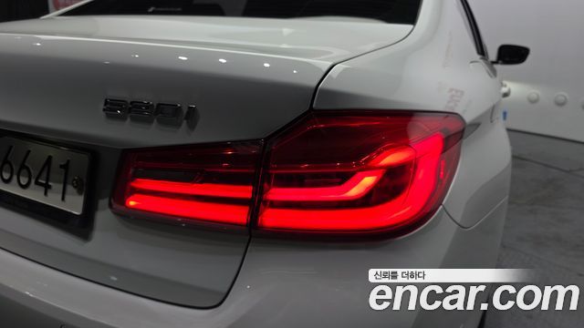 BMW 5-Series 520i Luxury