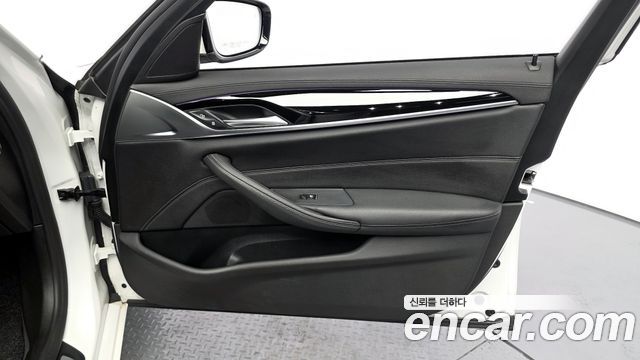 BMW 5-Series 520i Luxury