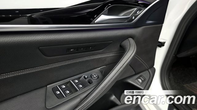 BMW 5-Series 520i Luxury