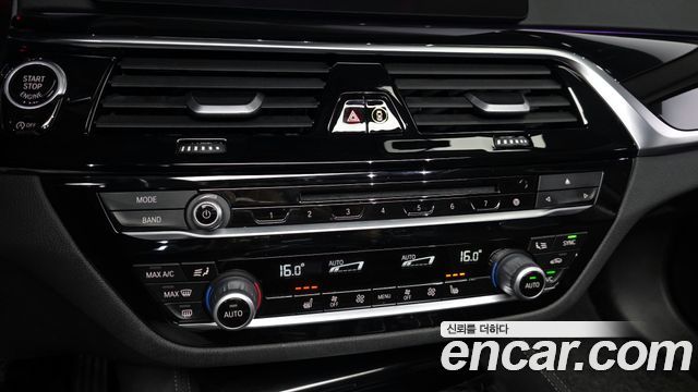 BMW 5-Series 520i Luxury
