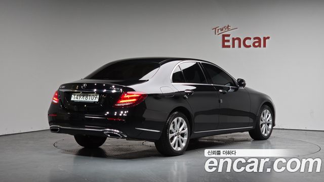 Mercedes-Benz E-Class E300 4MATIC Exclusive