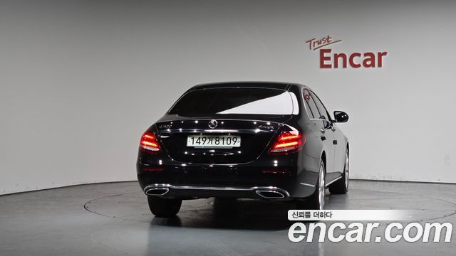Mercedes-Benz E-Class E300 4MATIC Exclusive
