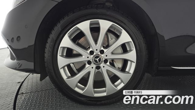 Mercedes-Benz E-Class E300 4MATIC Exclusive