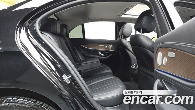 Mercedes-Benz E-Class E300 4MATIC Exclusive