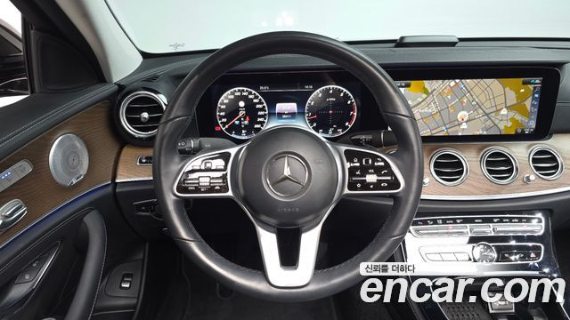 Mercedes-Benz E-Class E300 4MATIC Exclusive
