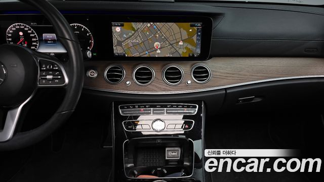 Mercedes-Benz E-Class E300 4MATIC Exclusive