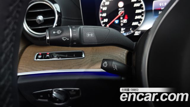 Mercedes-Benz E-Class E300 4MATIC Exclusive