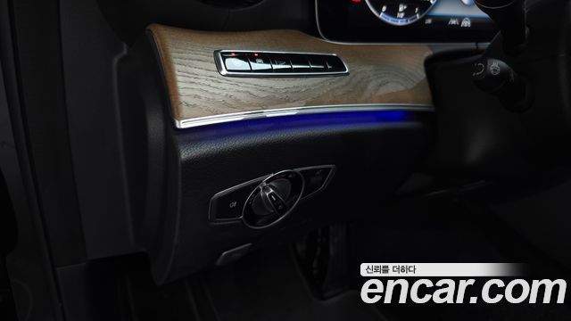 Mercedes-Benz E-Class E300 4MATIC Exclusive