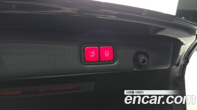 Mercedes-Benz E-Class E300 4MATIC Exclusive