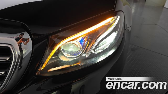 Mercedes-Benz E-Class E300 4MATIC Exclusive