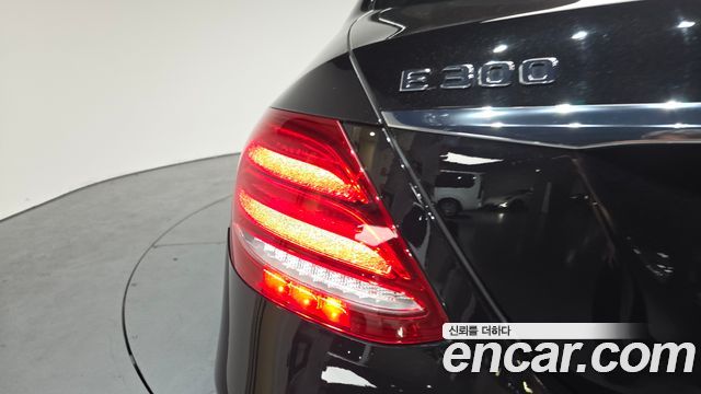 Mercedes-Benz E-Class E300 4MATIC Exclusive
