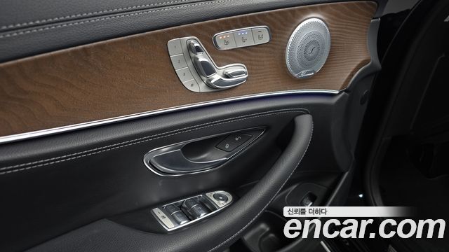 Mercedes-Benz E-Class E300 4MATIC Exclusive