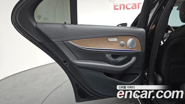 Mercedes-Benz E-Class E300 4MATIC Exclusive