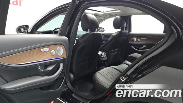 Mercedes-Benz E-Class E300 4MATIC Exclusive