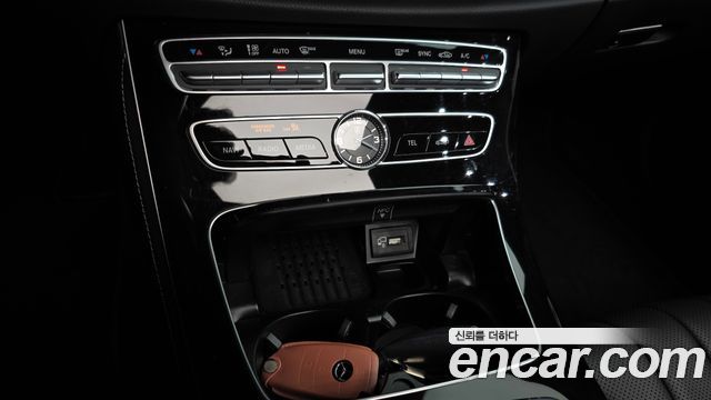 Mercedes-Benz E-Class E300 4MATIC Exclusive